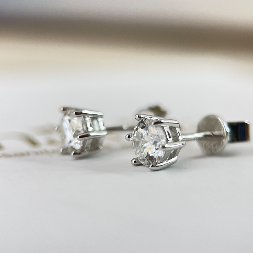 S925 Moissanite Solitaire Diamond Studs - Picture 5 of 7